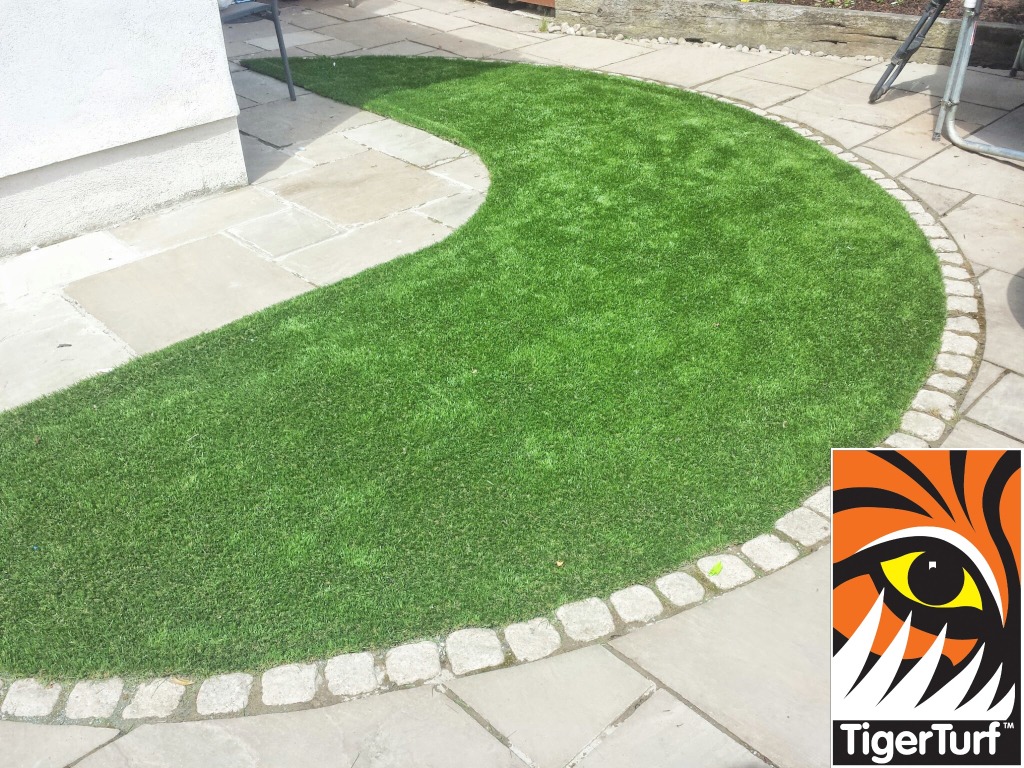 Synthetic grass in front lawn 7.jpg