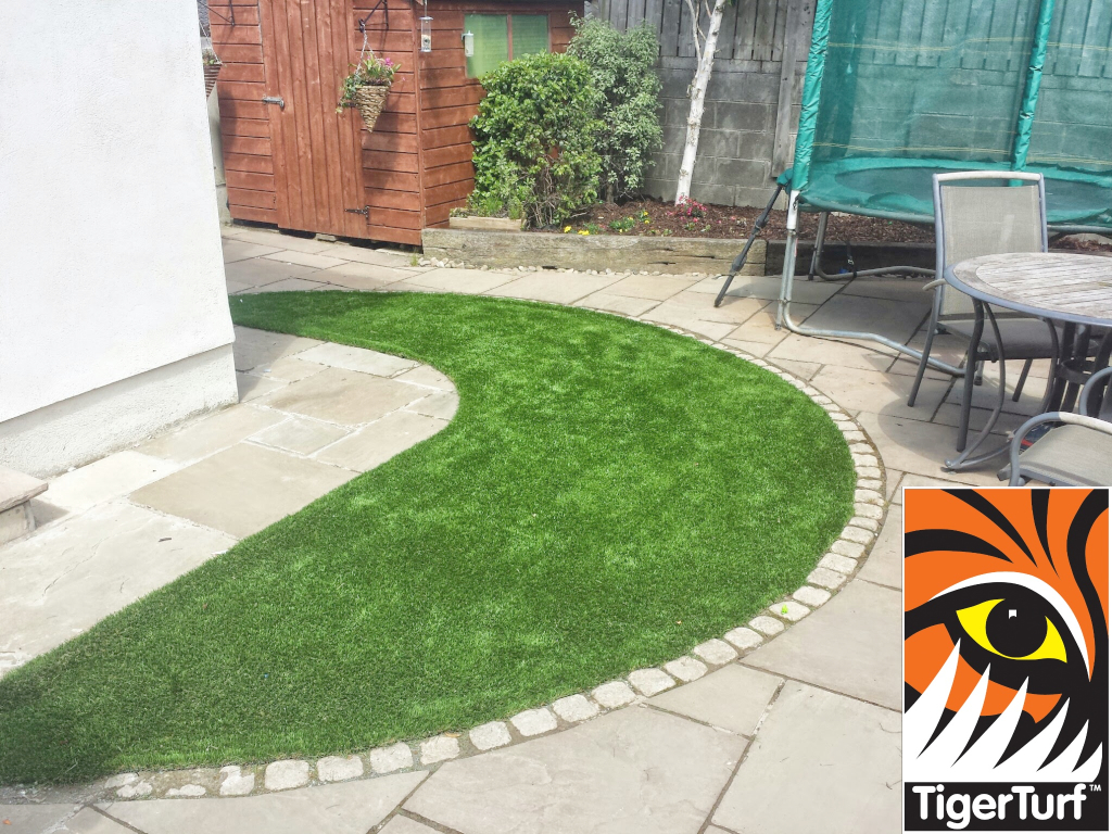 Synthetic grass in front lawn 4.jpg