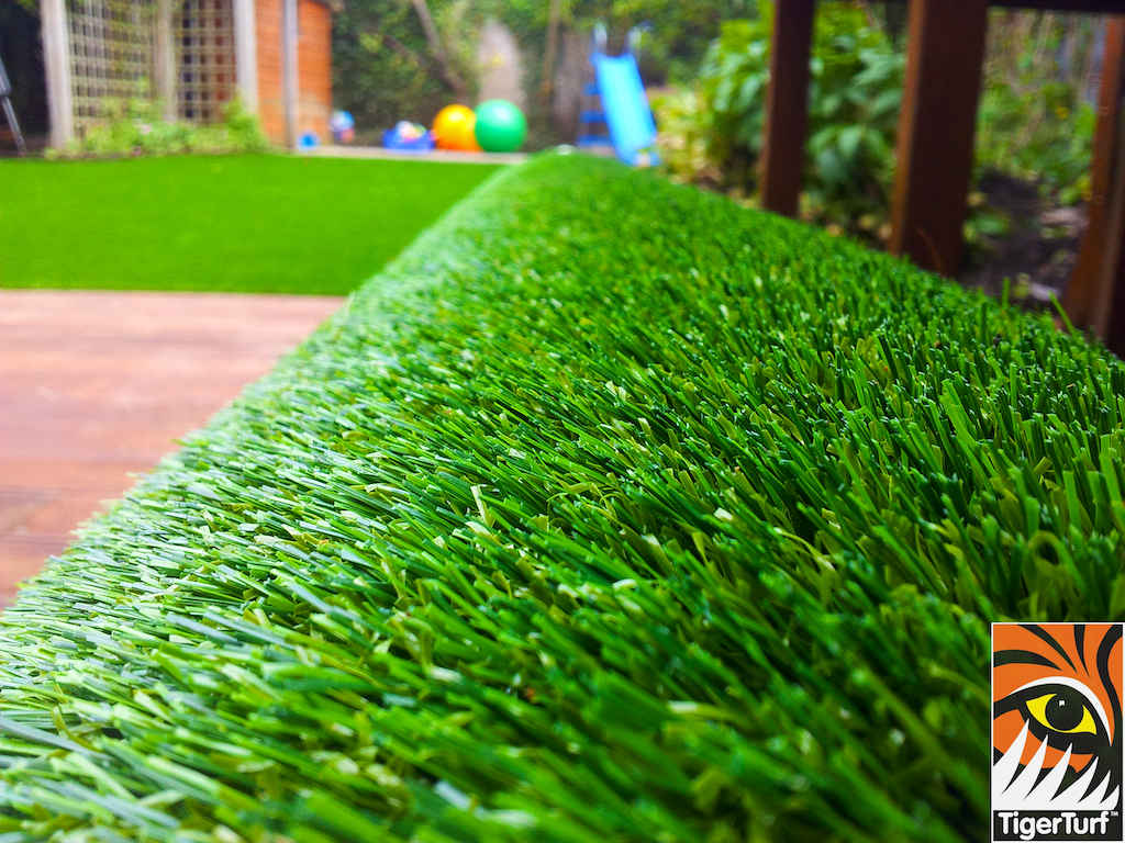 decking and lawn turf 689.jpg