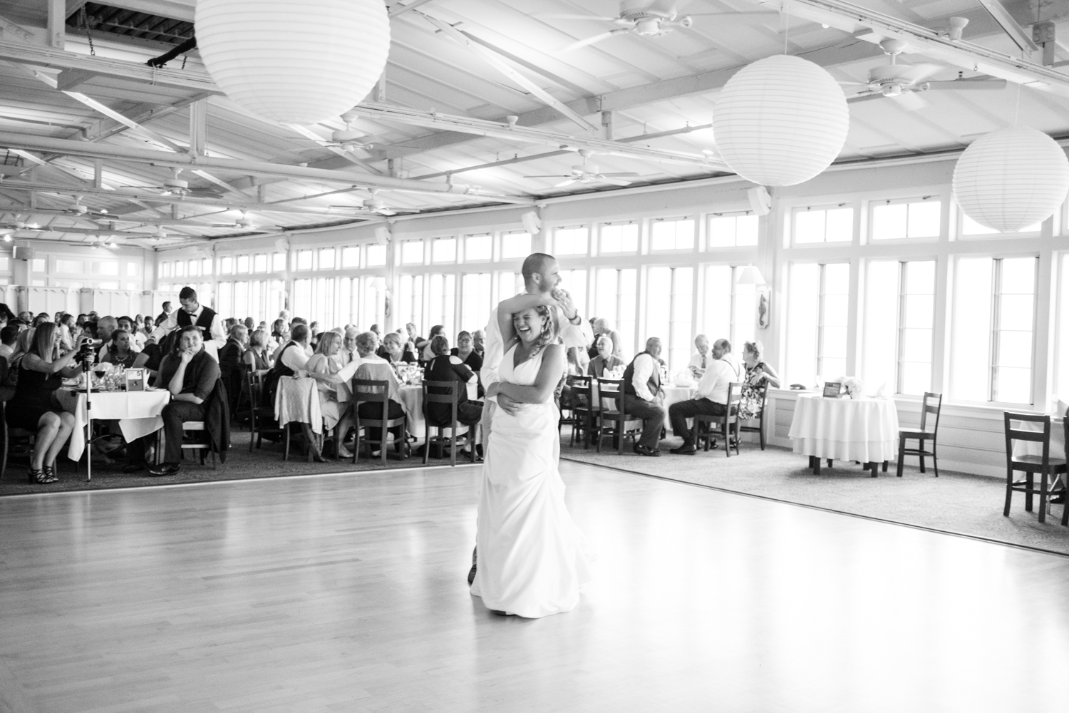 Kristen_Travis_Narragansett_Wedding-30.jpg