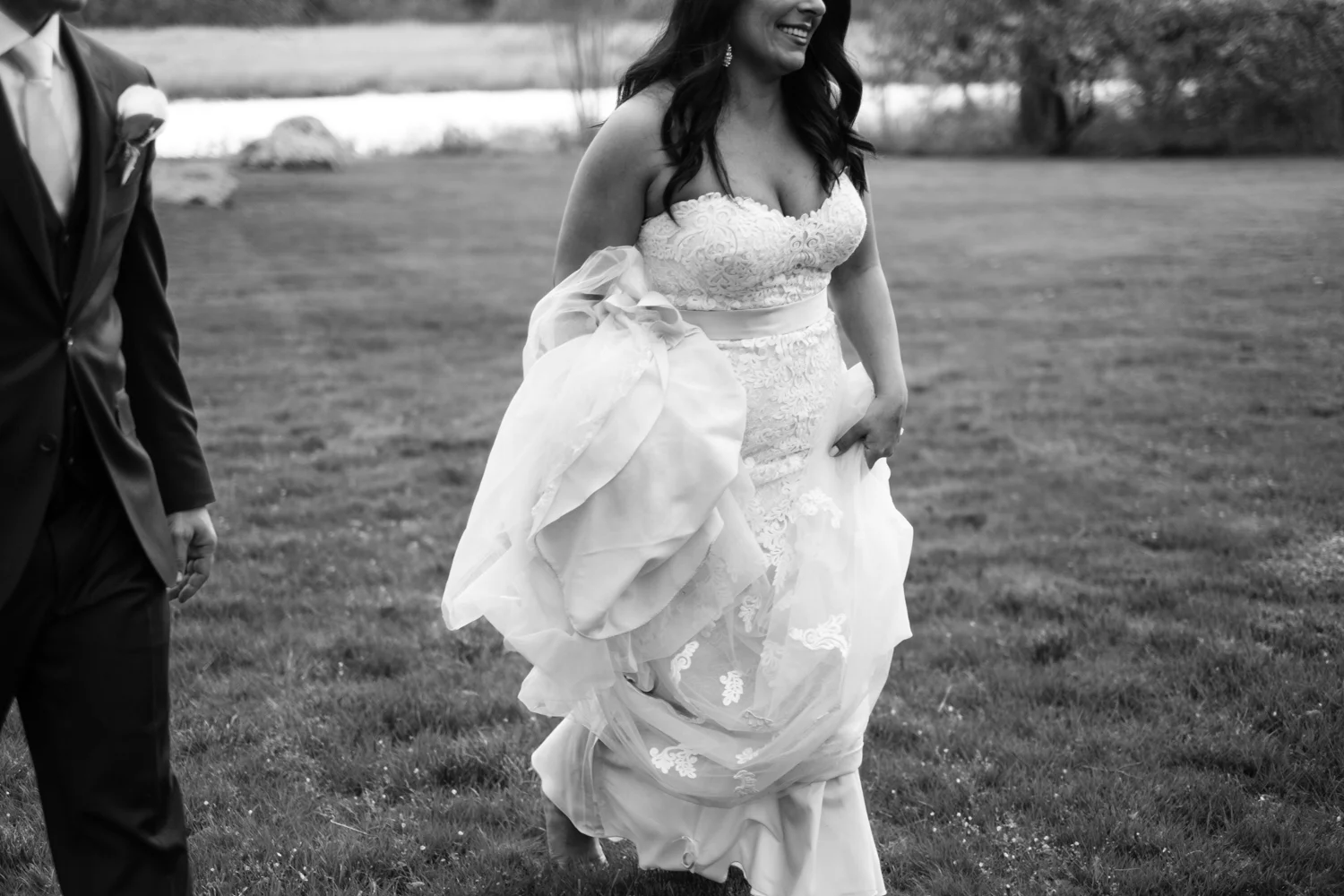 Tiare_Dan_BeeandThistleInn_Connecticut_Wedding-18.jpg