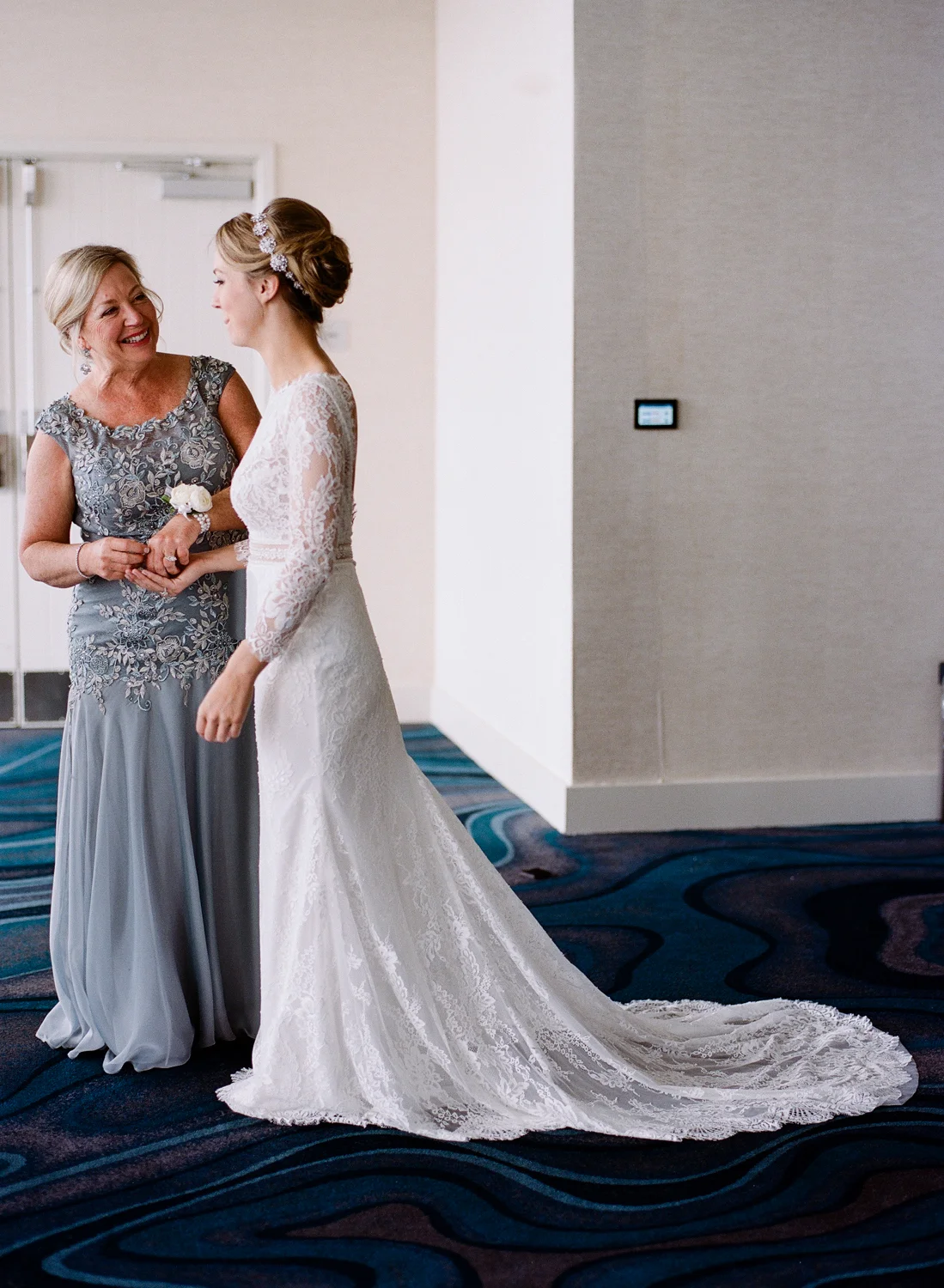 Alia_Ryan_Cliff_House_Maine_Wedding-12.jpg