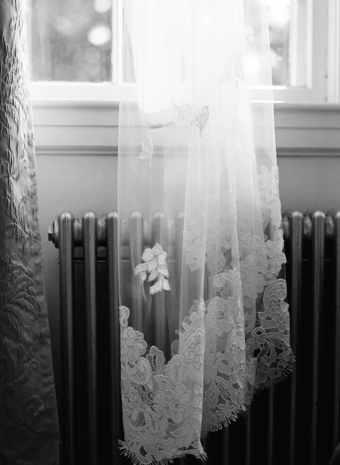 Maley_Dave_Fruitlands_Museum_Wedding-81.jpg