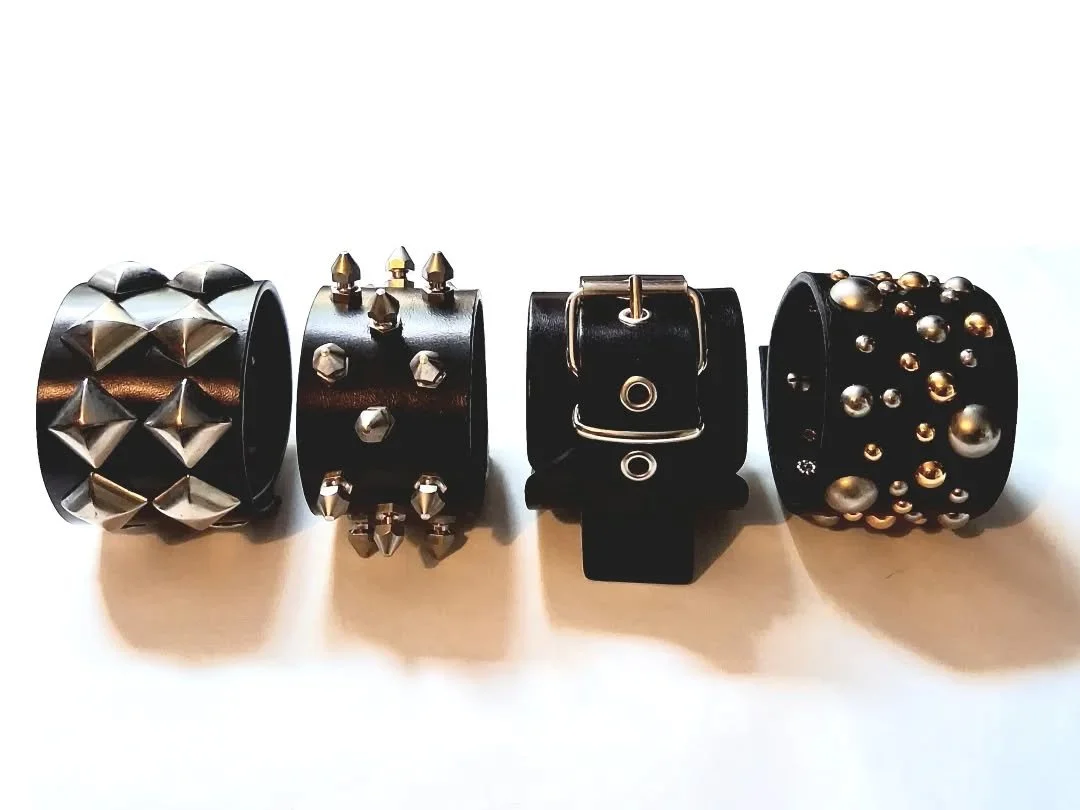 What's your weapon of choice?
•Superior Pyramid Stud Cuff
•Centurion Stud Cuff
•LM1 Wristband
•Galaxy Cuff
•LW10 0.3 Cone Stud Cuff
•LW10 Classic Cone Stud Cuff
•Pistols Cuff
#thelondonleatherman
#madeinengland
#o