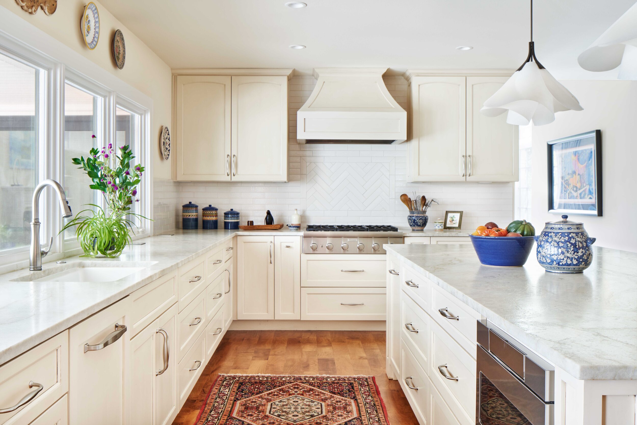 L-shaped Kitchen with Island