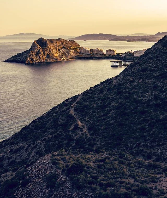 It was exhausting to reach the top, but the view up there was worth it all👌. Part of my landscape photography from Aguilas, Spain 2017

#aguilas #spain #murcia #landscape #oceanviews #wanderlust #landscapephotography #travelphotography #narestudios