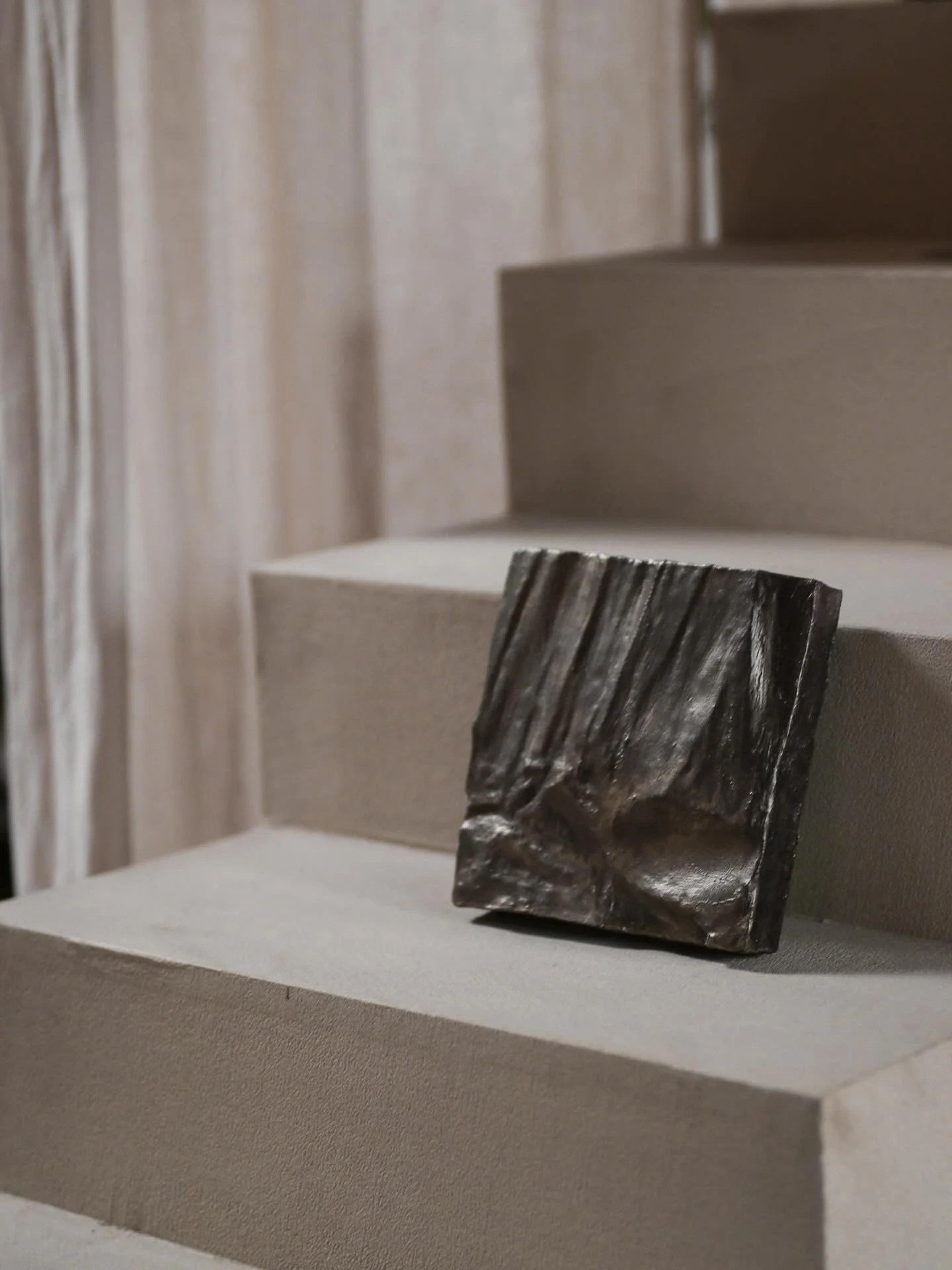 B R O N Z E &bull;
Inspired by the process of rock formations, changed by heat and pressure. Wall sculpture Bronze, 20x20x6 cm.
&bull;

#art #artwork #artoftheday