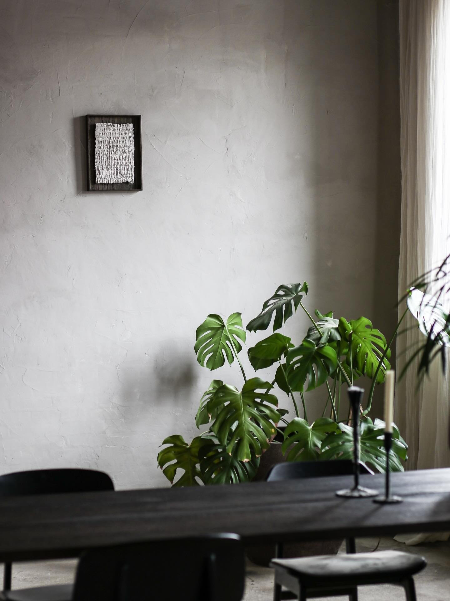 PAPER PLASTER SERIES / ART BOWL ORGANIC SERIES &bull;
An ever evolving creative process of playing with fast drying materials, creating unique patterns and structures. Each piece is different with its own characteristics. Shoot location: @dehavenstud