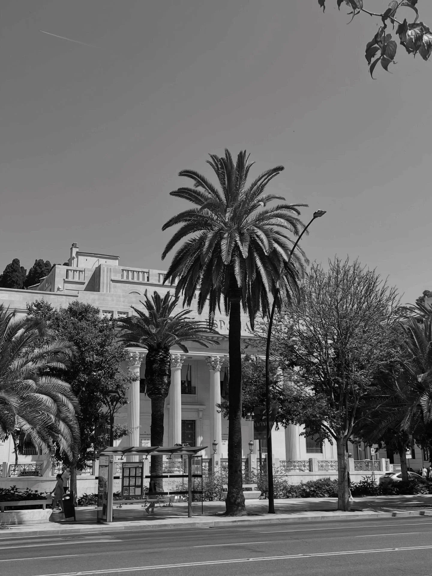 M A L A G A -
A small escape to M&aacute;laga, a big reminder of why I create. ✨

When you spend your days making art, it&rsquo;s easy to get caught up in the doing. Sometimes you need to step away from the studio to see things differently.
New place