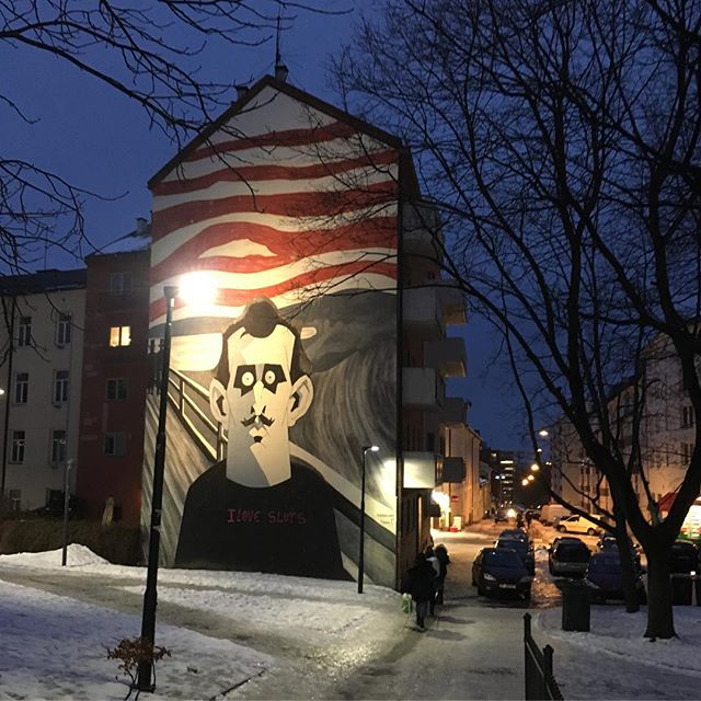 Veggmalerier i Byrom ⭐️ T&oslash;yen ⭐️ Oslo .
.
.
#wallpaintings #t&oslash;yen #oslo #cityliving #urban #spaces #lighting #litforatmosphere #wellbeing #safety #vsco #oslo
#fadlabi #kverneland #tollnes