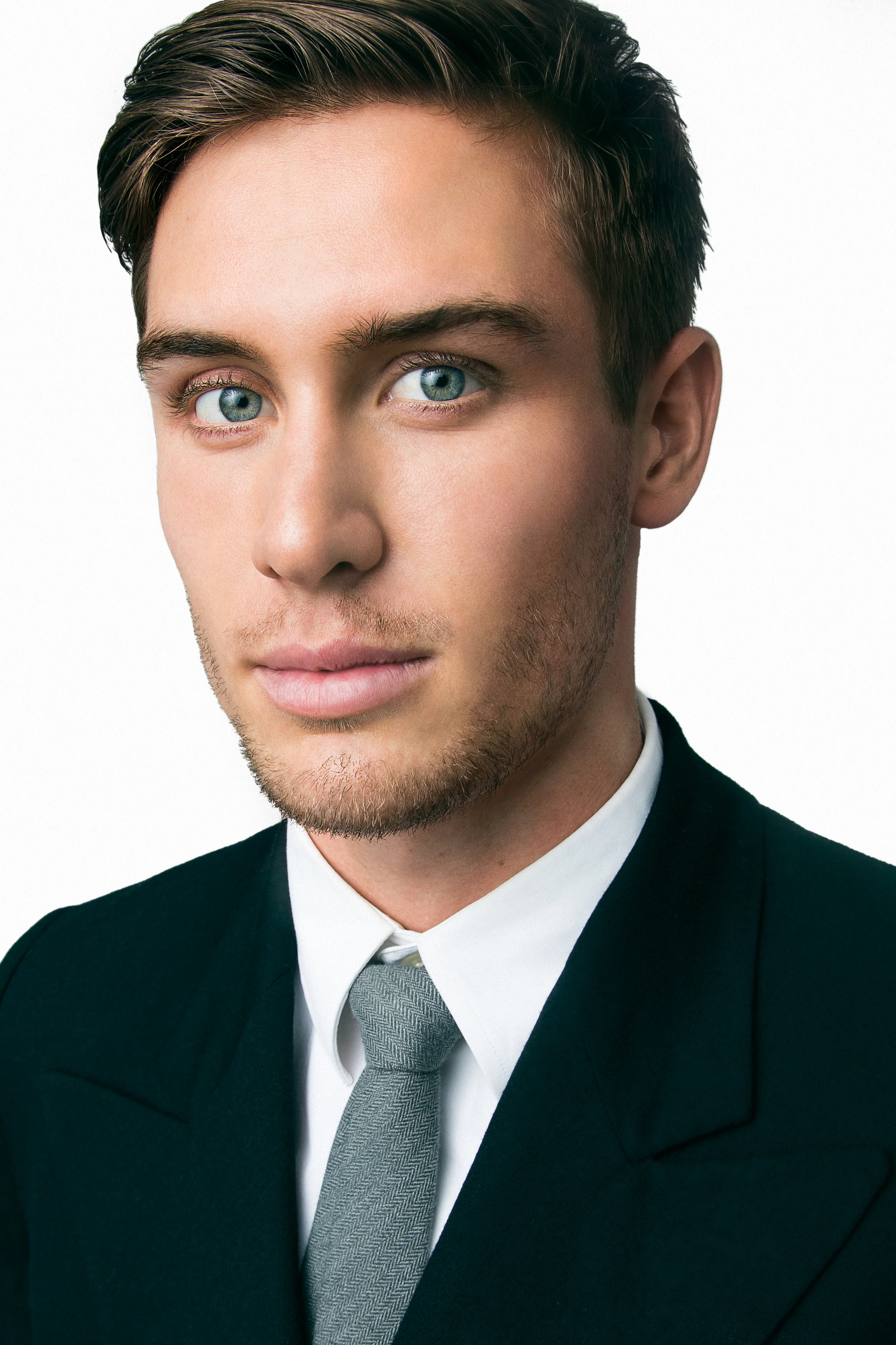 FAVM01_Suits_1047.jpg