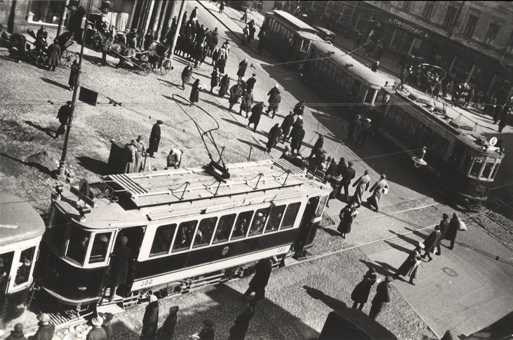 On the corner of Myasnitskaya Street in Moscow , circa 1920.