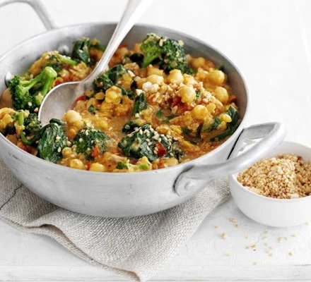 A Quick, Delicious, Gut-Friendly Meal: Easy Vegetable Chickpea Curry