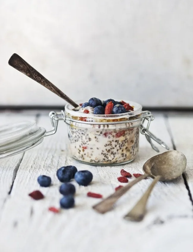 oats with goji berries and blueberries.jpg