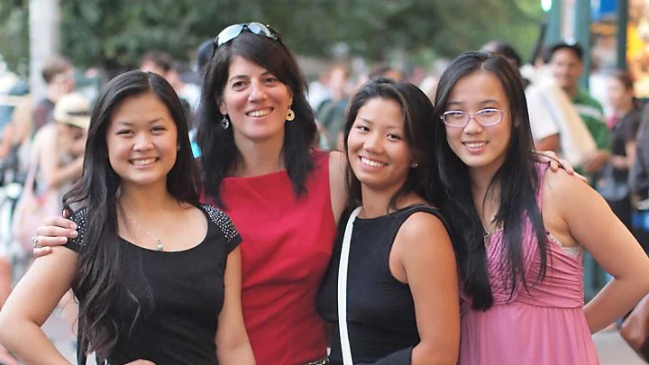 SOMEWHERE BETWEEN (2009) by Linda Goldstein Knowlton