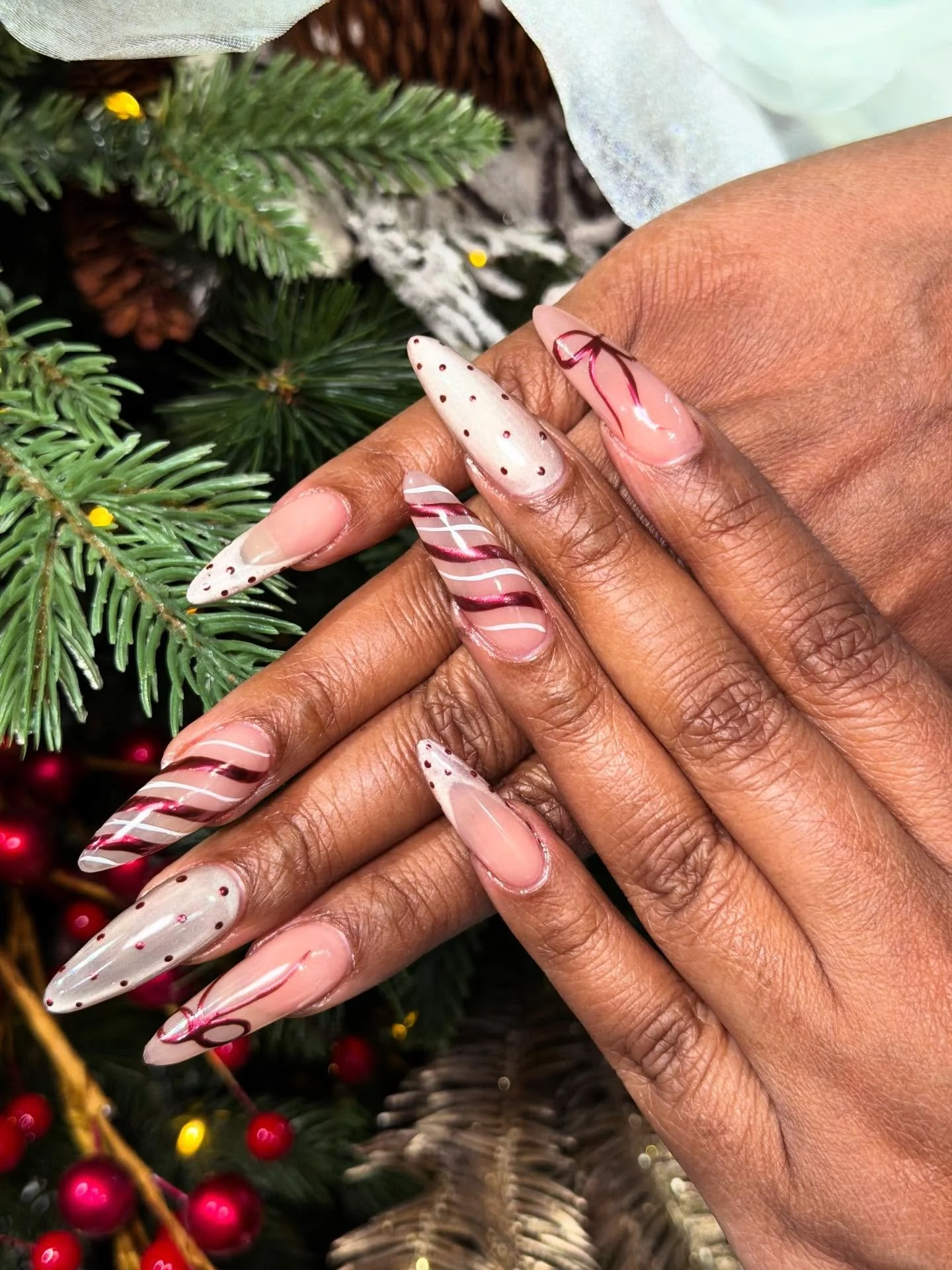 Decked out in holiday glam✨🎄

Hammond Nails Sandy Springs
☎️(404)459-0750 for appointments!
We also accept walk ins.

#hammondnailssandysprings #nailart #nailinspiration #nailsnailsnails #atlanta #sandysprings #acrylicnails #sns #nailtrends #explore