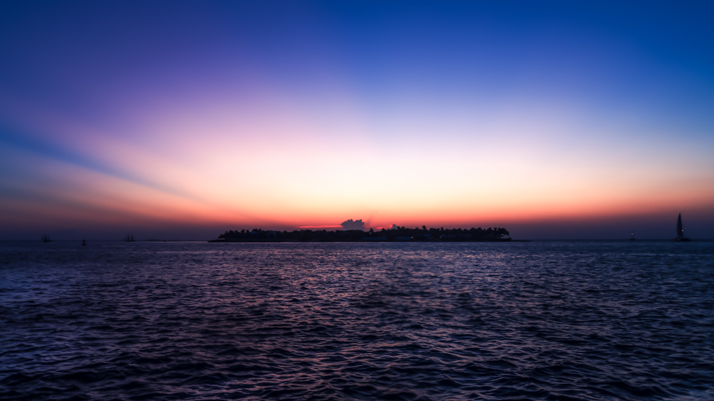  Sunset shot on the west side of the Keys in South Florida. Nowhere else in Florida can you see the Sunrise and Sunset in the ocean.&nbsp; 