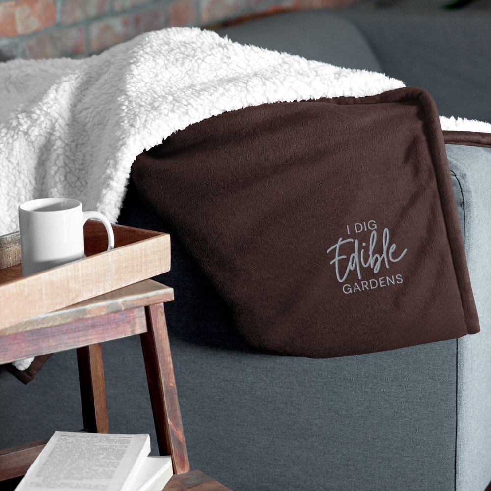 Premium sherpa blanket - I Dig Edible Gardens, Gray Letters — Daily Harvest  Designs