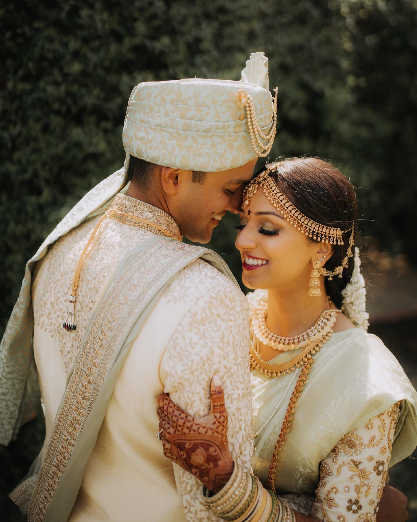 High school sweethearts tied the knot 🤍

Decor: @thuydekor
Henna: @hennacreationzsd
DJ: @eminenceevents
Photo &amp; Cinema: @capturebysd