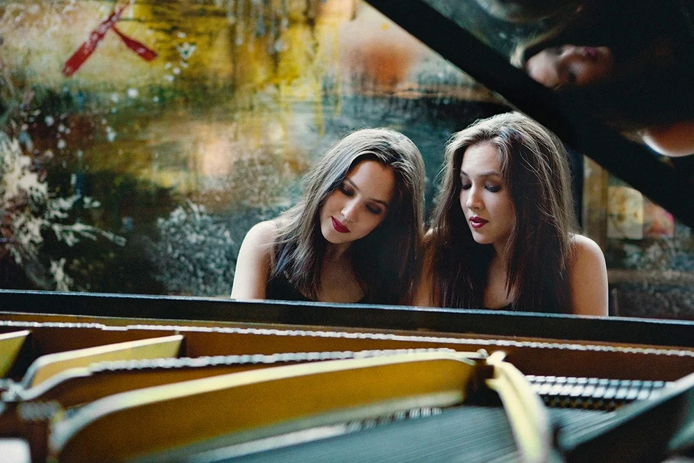 Warner Classics signs twin piano sensations Christina and Michelle Naughton