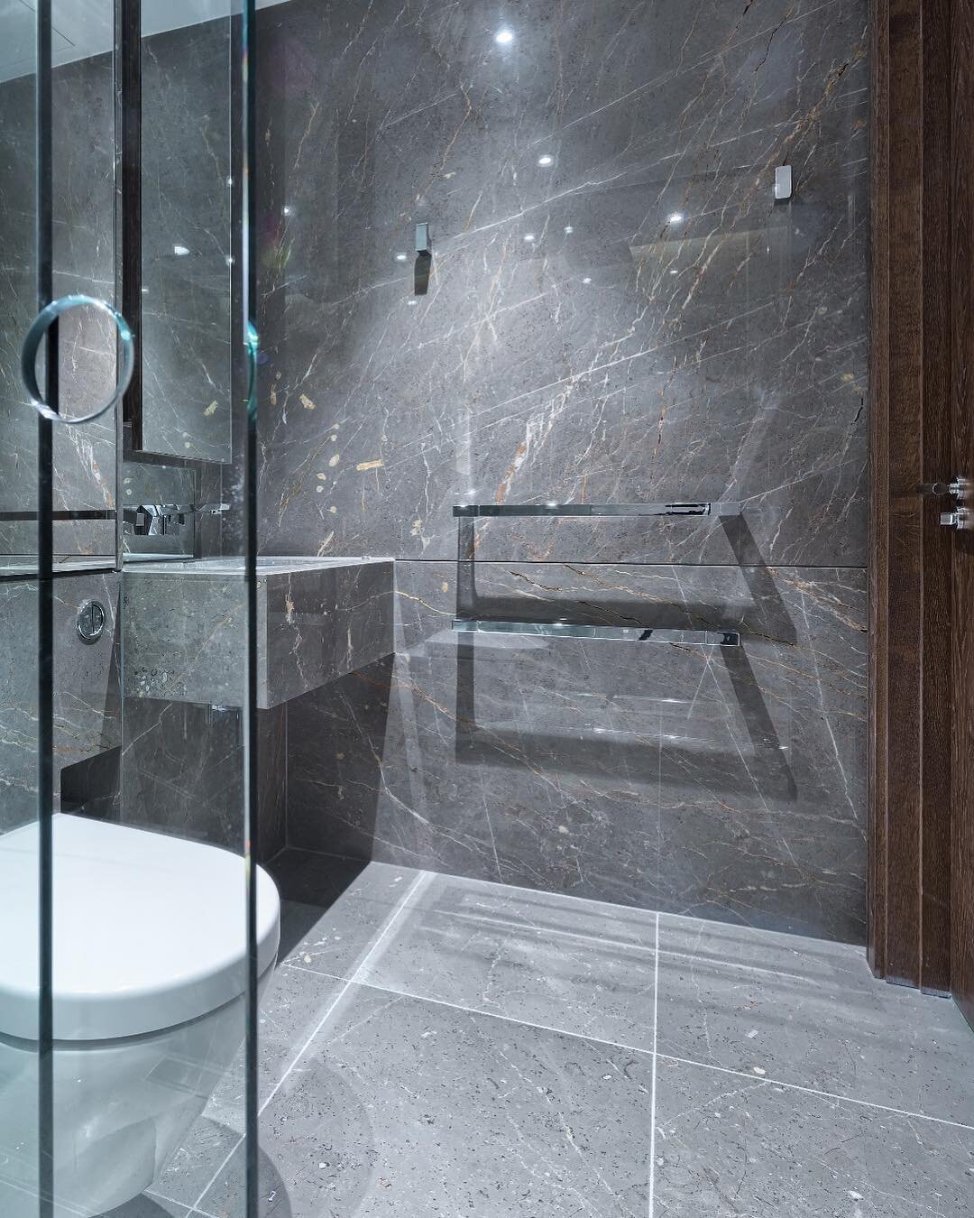 Grigio Argento from our Cervenill&euml; quarry in #Kosovo is the most versatile stone that ranges in colour and is impressively dense. Another of the Penthouse bathrooms at Chelsea Creek, a Luxurious development in London. &bull;
&bull;
&bull;
&bull;
