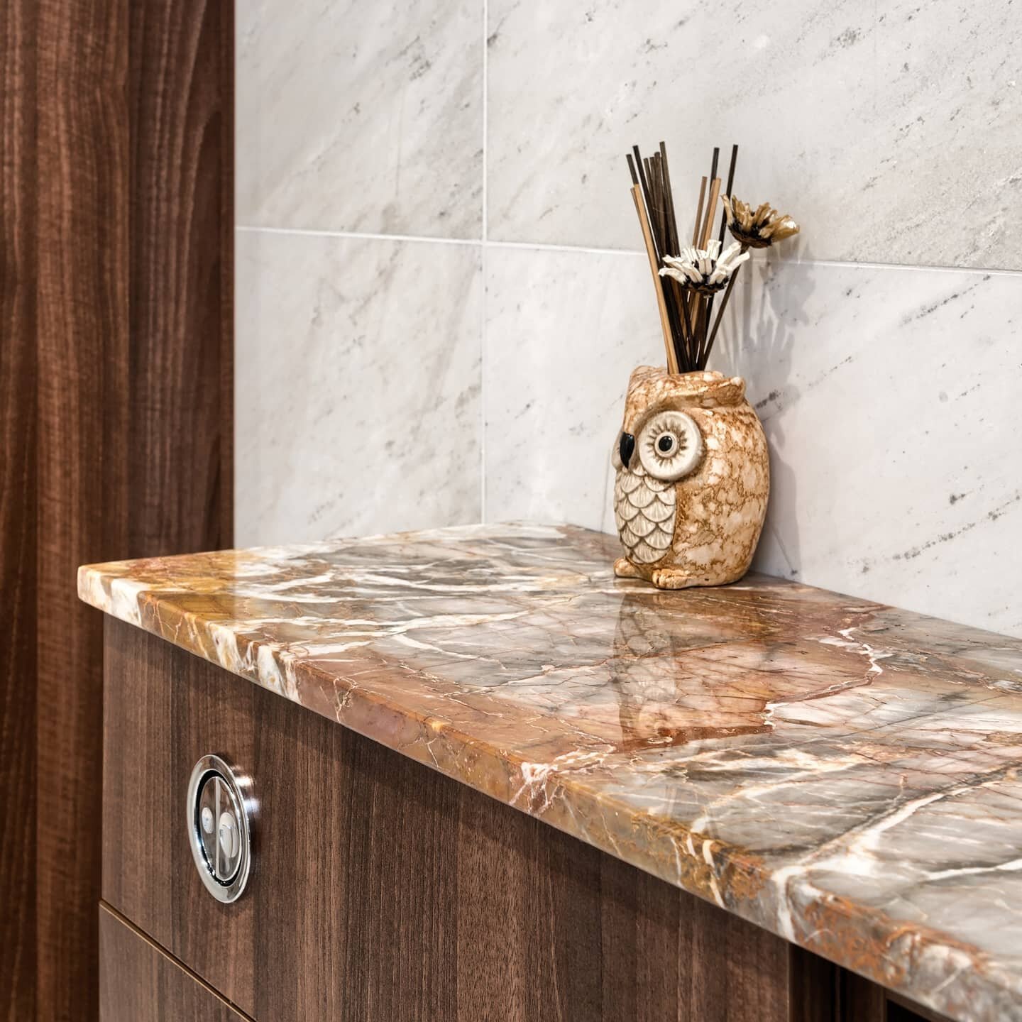 Looking back at this stunning use of our Alexandrian White and Breccia, both beautifully showcased in this St Albans bathroom. #TBT
&nbsp;
#marble&nbsp;#foxmarble&nbsp;#naturalstone&nbsp;#luxurystone&nbsp;#interiors #interiordesign #marbledesign #hom