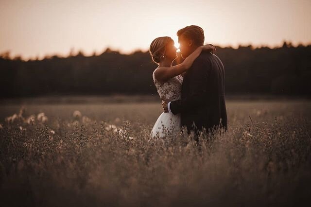 Aaahhh! Just cant get enough of these summer night sunsets. And this bride was a true trooper. Every single glimmer of light there is a mosquito so...ouch and sorry! #summer #weddingportrait #goldenhour #bride #groom #h&auml;&auml;t2019 #sunset #coup