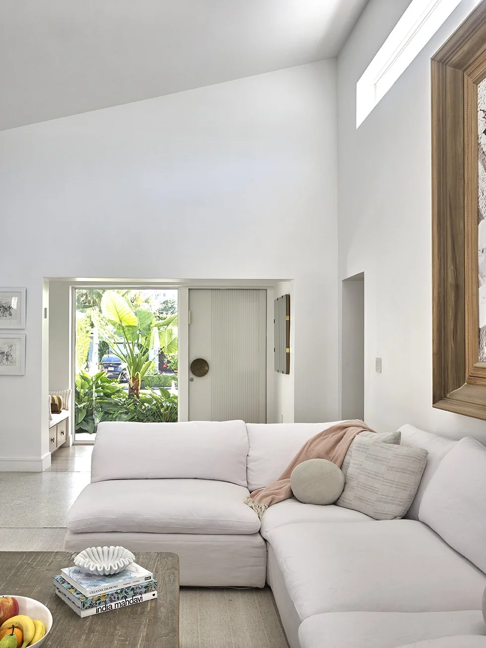 LIVING ROOM TOWARDS ENTRANCE