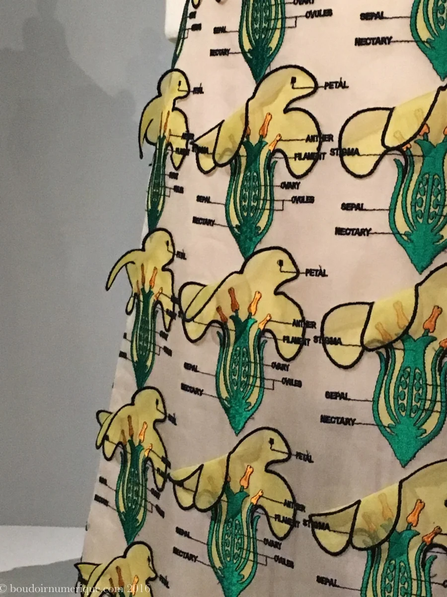 Détail de la robe Christopher Kane avec appliqués de voile de polyester découpé au laser (collection prêt-à-porter printemps/été 2014). Photo: Boudoir numérique. 