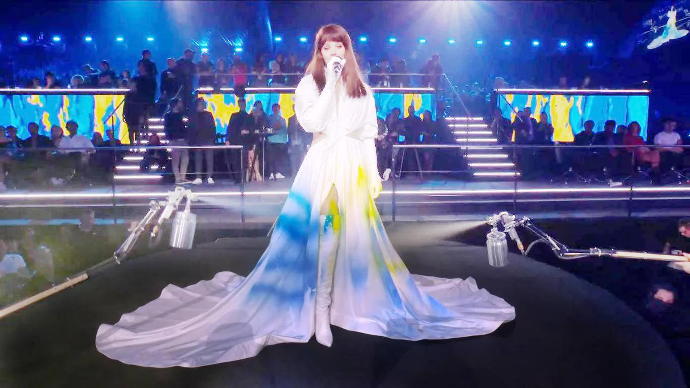Singer Hailee Steinfeld, in a dress painted live by aerosol sprays, 4th November, 2018, at the MTV EMA, in Bilbao.