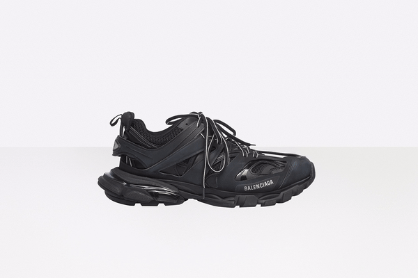 balenciaga-track-runner-black-led-light-000.gif