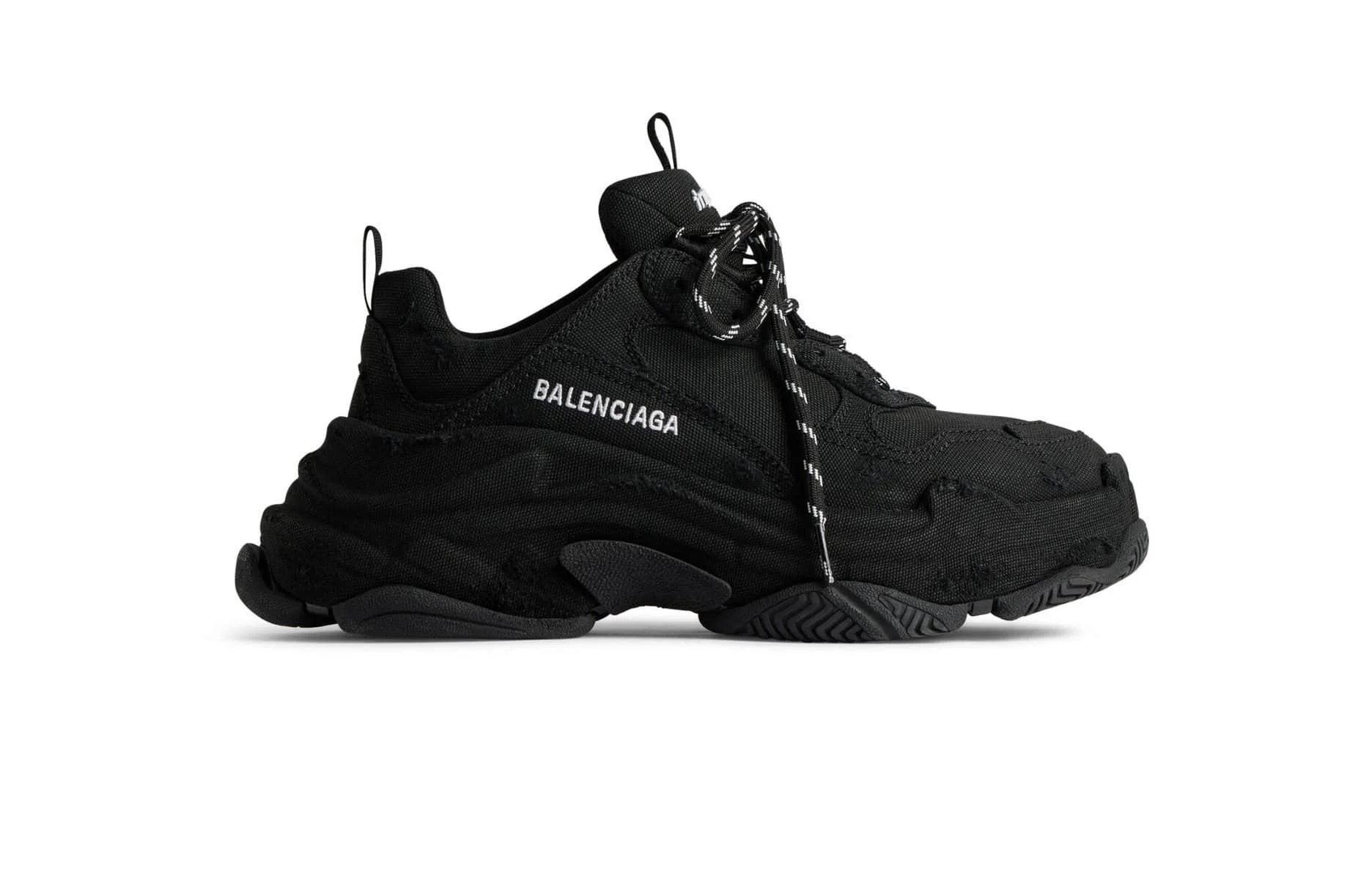 La sneaker Triple S de Balenciaga se pare de la matière next-gen Bananatex