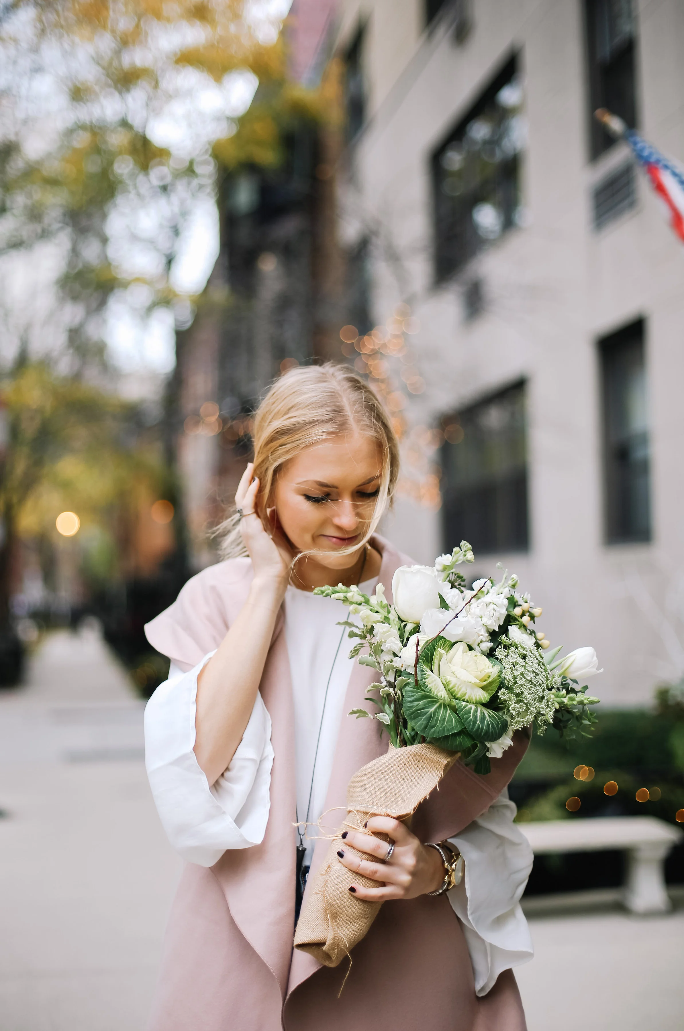 blogger-with-flowers
