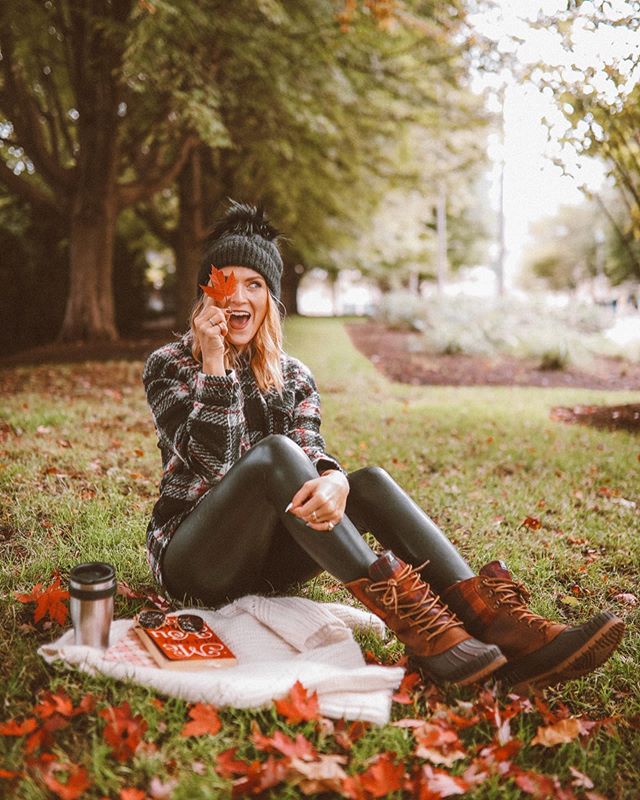 You really autumn know, I'm acorn-y person! 🍁 || My perfect, sustainable, super warm, fall/winter boots by @kamikofficial! #ThoseWhitewalls #KamikStepOutside #ad