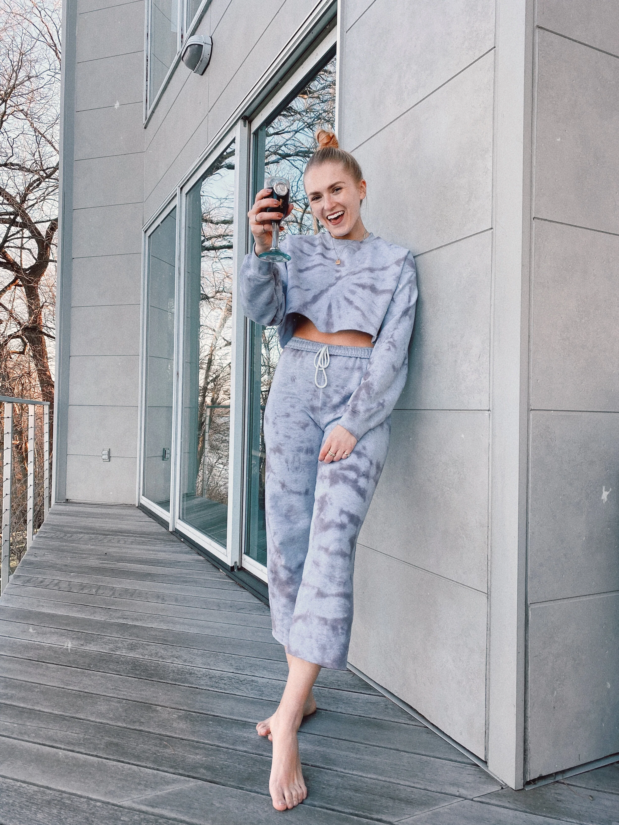 DIY Subtle Grey Tie Dye Sweatsuit Tutorial