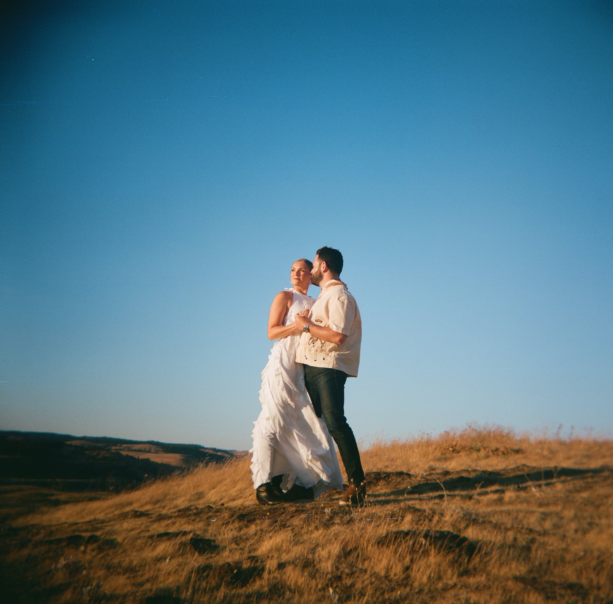 columbia-river-gorge-engagement-session-film-000064310003.jpg