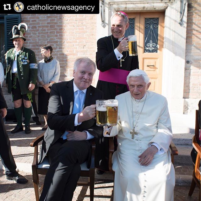 Yesterday Pope Emeritus Benedict celebrated his 90th Birthday with brews and friends! Come celebrate with us this week in Des Moines, Phoenix, Dallas, Fargo-Moorhead, Honolulu, and DC! 🍻🍻🎉🎉#noagendas #catholicbeerclub #cbcphoenix #cbcdallas #cbcd