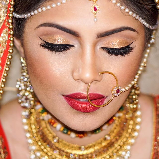 10 years from now, I guarantee @pluv721 will still love her wedding hair and makeup. Clean and sophisticated yet bold.  #indianbride #desibride #mathapatti #redlips #classicnevergoesoutofstyle #airbrushmakeup #indianmakeupartist #vougeindia #heenadas