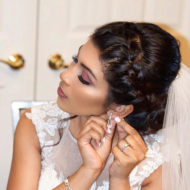 ✨ELSA✨When she came in for her trial, all she cared about was a nice thick braid and and a matte smokey eye inspired by @ayeshacurry!  #braidedupdo #ayeshacurry #mallubride #indianbride #indianmakeupartist #hairstlyistnyc #makeupartistnyc #highlighta