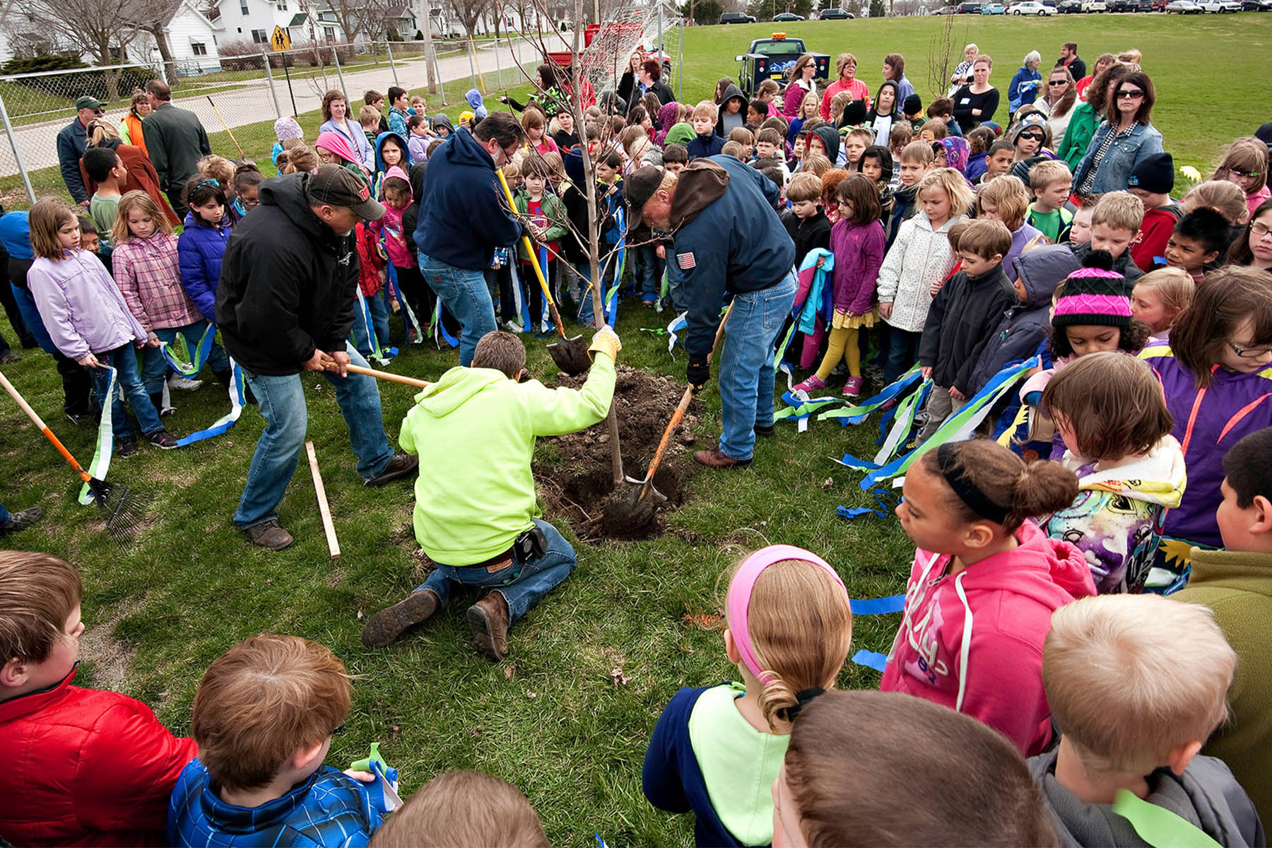 Washington Elementary kids planting trees on school grounds.