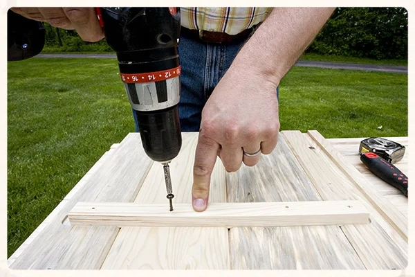 Snap-in ribs with dado joinery (grooves) make it easy to precisely align the panels during assembly.