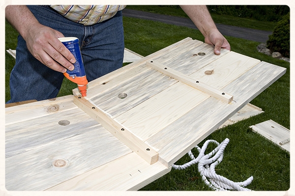 Lay a bead of glue on the square corner rib where the End panel will join with the Side panel.