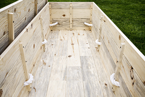 Notice that on the inside of the casket, the rope tightly wraps around the side ribs and corner ribs.