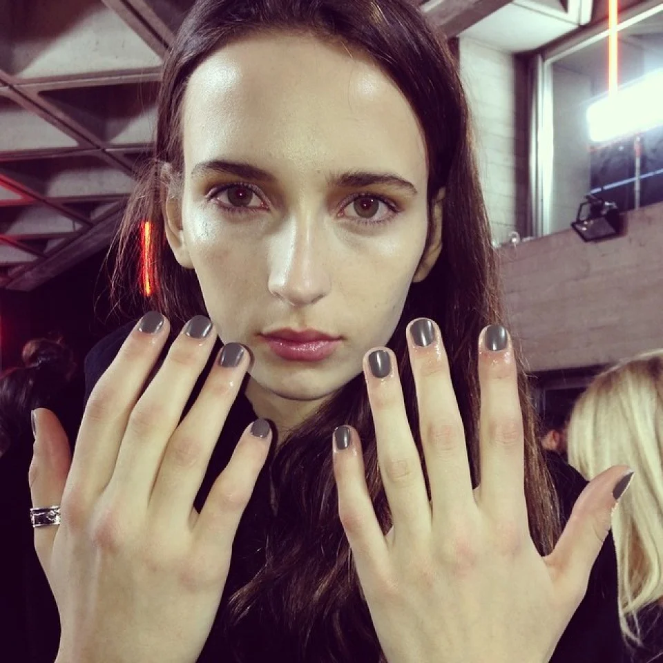 Love the idea of pairing the outfit with some neutral, taupe colored nails.