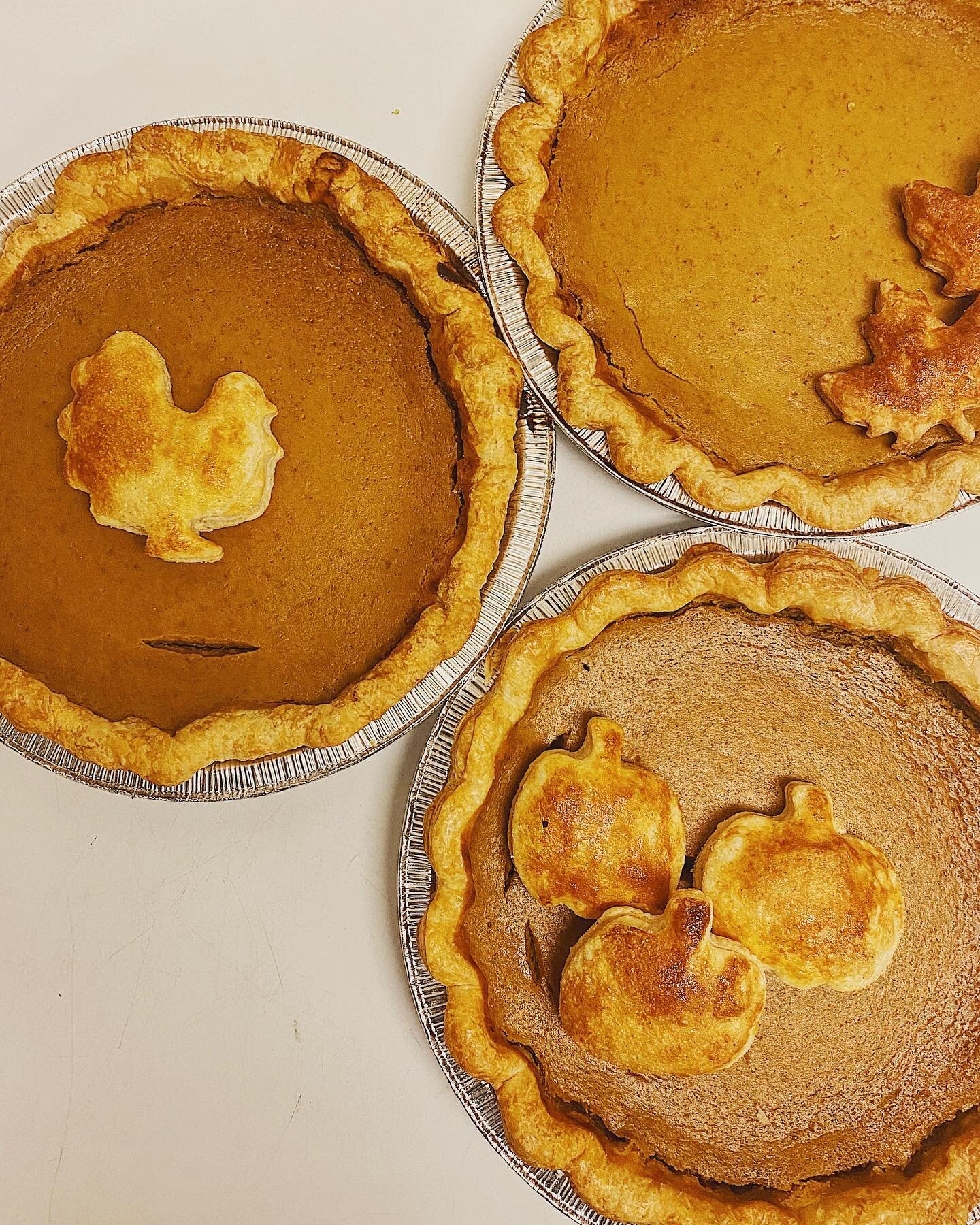 Pie was one of the most popular items on our Thanksgiving menu and we were busy baking them all day! Which is your favorite - apple or pumpkin? 🥧 
.
.
.
.
#thanksgiving #dc #easternmarket #capitolhill #dcthanksgiving #shopsmall #italian #familyowned