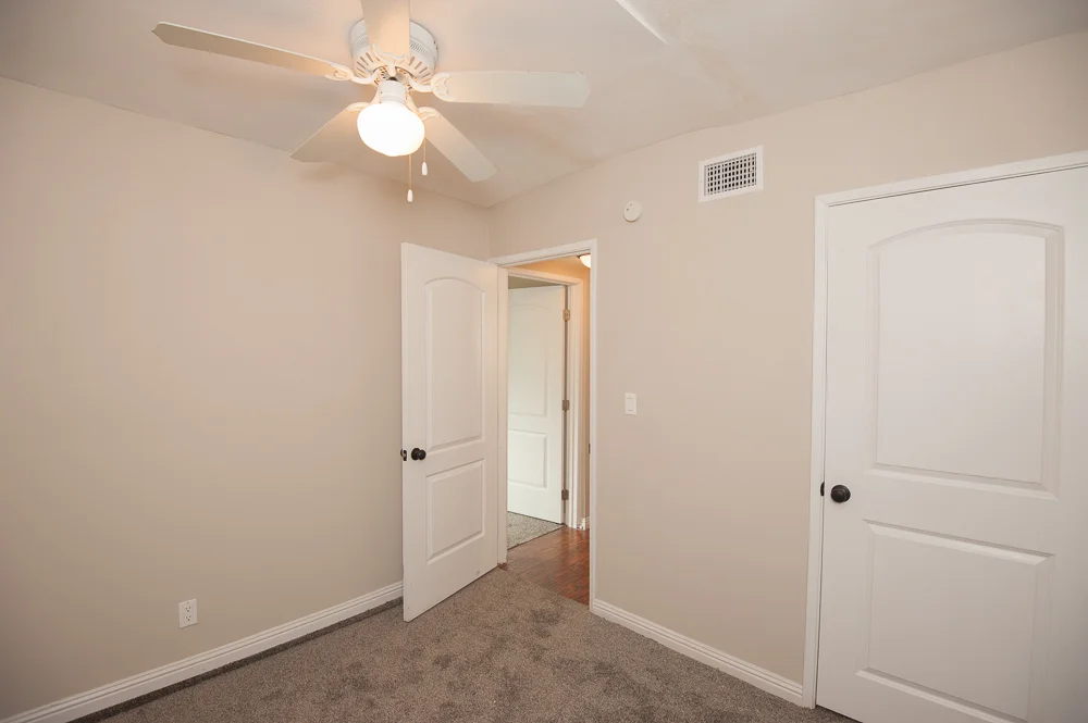2657 Cochran Ave-7.jpg