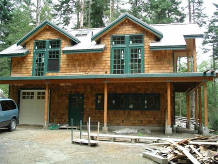This is the southern exposure. One of the two bedrooms is to the upper left, the studio main room is through the doors to the upper right.