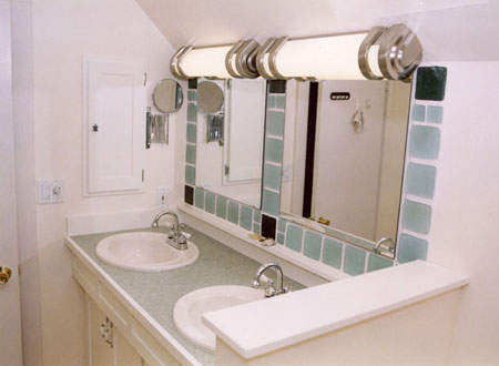 New two-sink layout with eco-healthy materials.