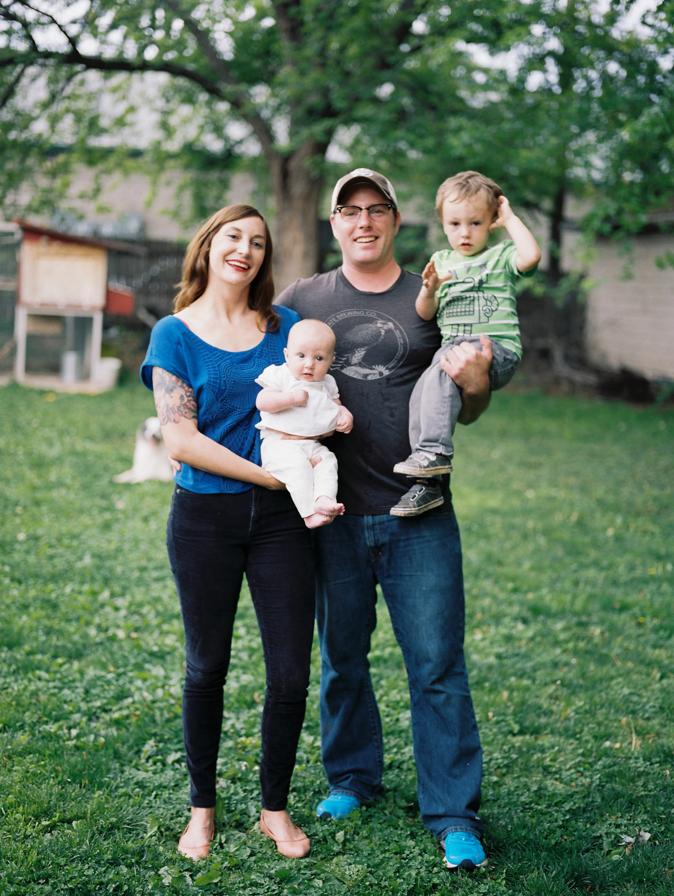 CZINSKI FAMILY - CASUAL BACKYARD PORTRAITS