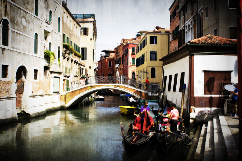 Venice canal Hinue.jpg